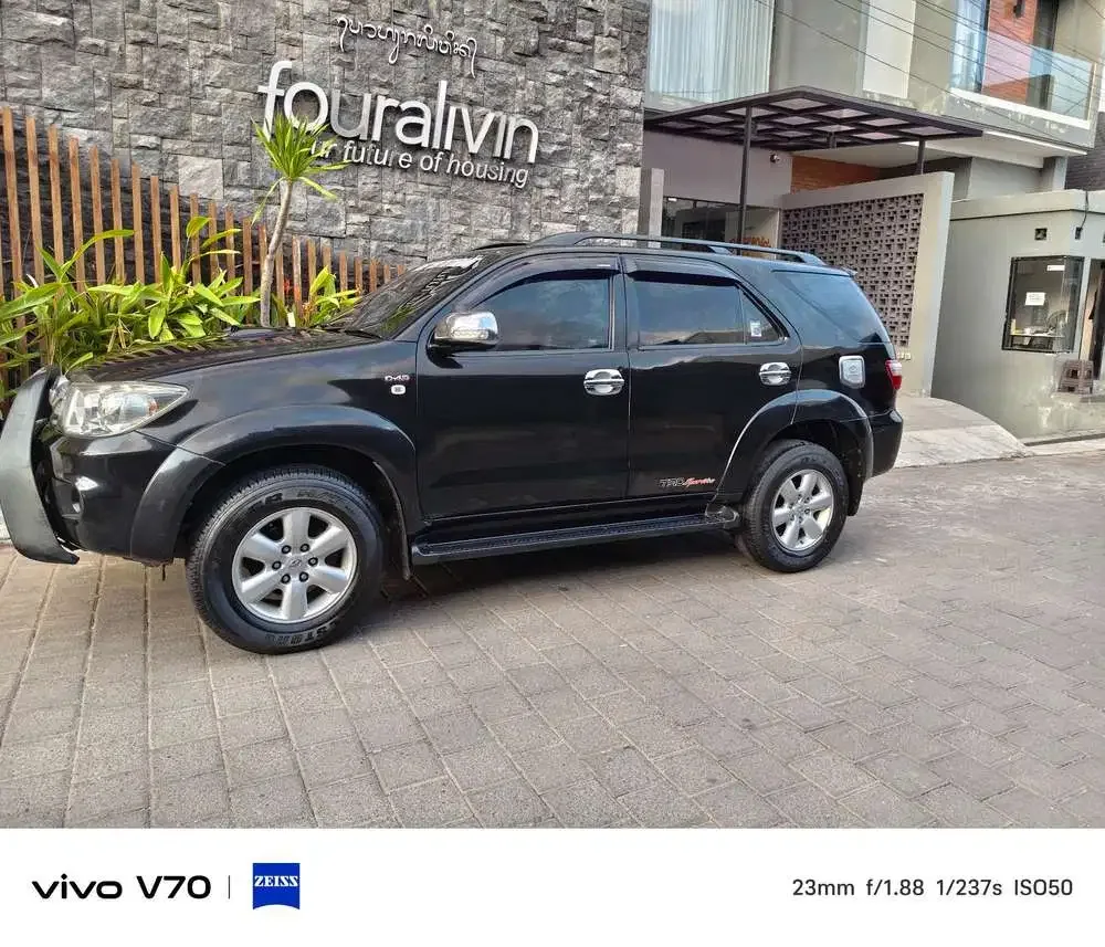 Toyota Fortuner 2011 Diesel - Image 2 of 10