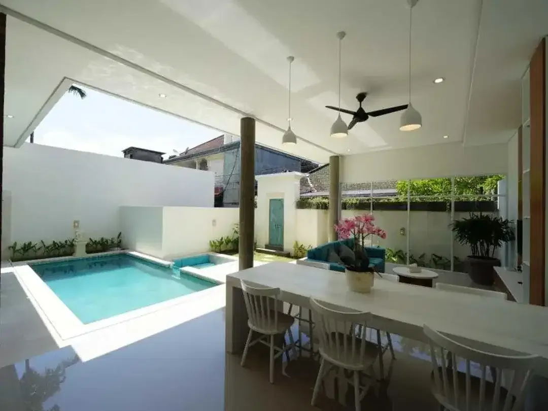 Villa Modern Baru 4 Kamar di Berawa, Canggu - Lokasi Premium - Image 4 of 9