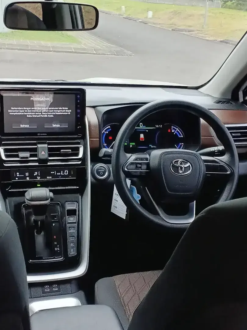 INNOVA ZENIX HYBRID KM 8 RB ASLI BALI SEPERTI BARU - Image 5 of 10