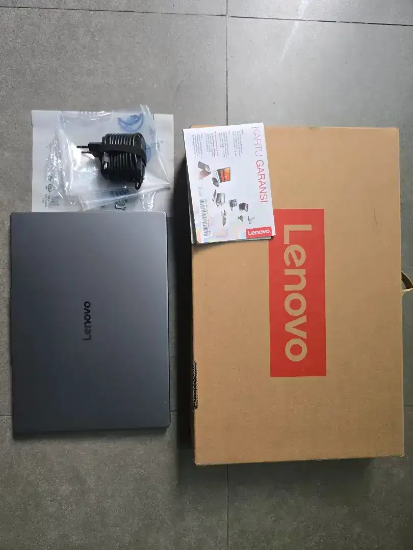 Lenovo IdeaPad Slim 5 14AHP10. Ryzen 7 8854HS 16GB 512GB - Image 1 of 10