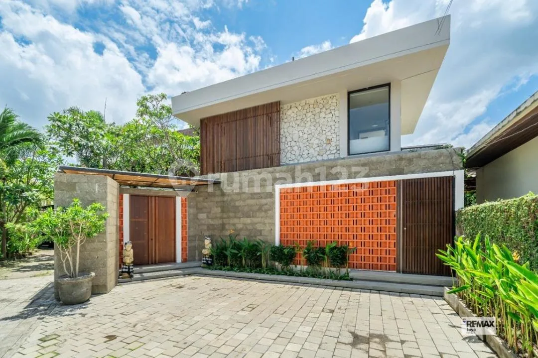 Luxury 4-Bedroom Riverside Villa With Rooftop & Billiard Table For Rent Berawa - Image 1 of 4