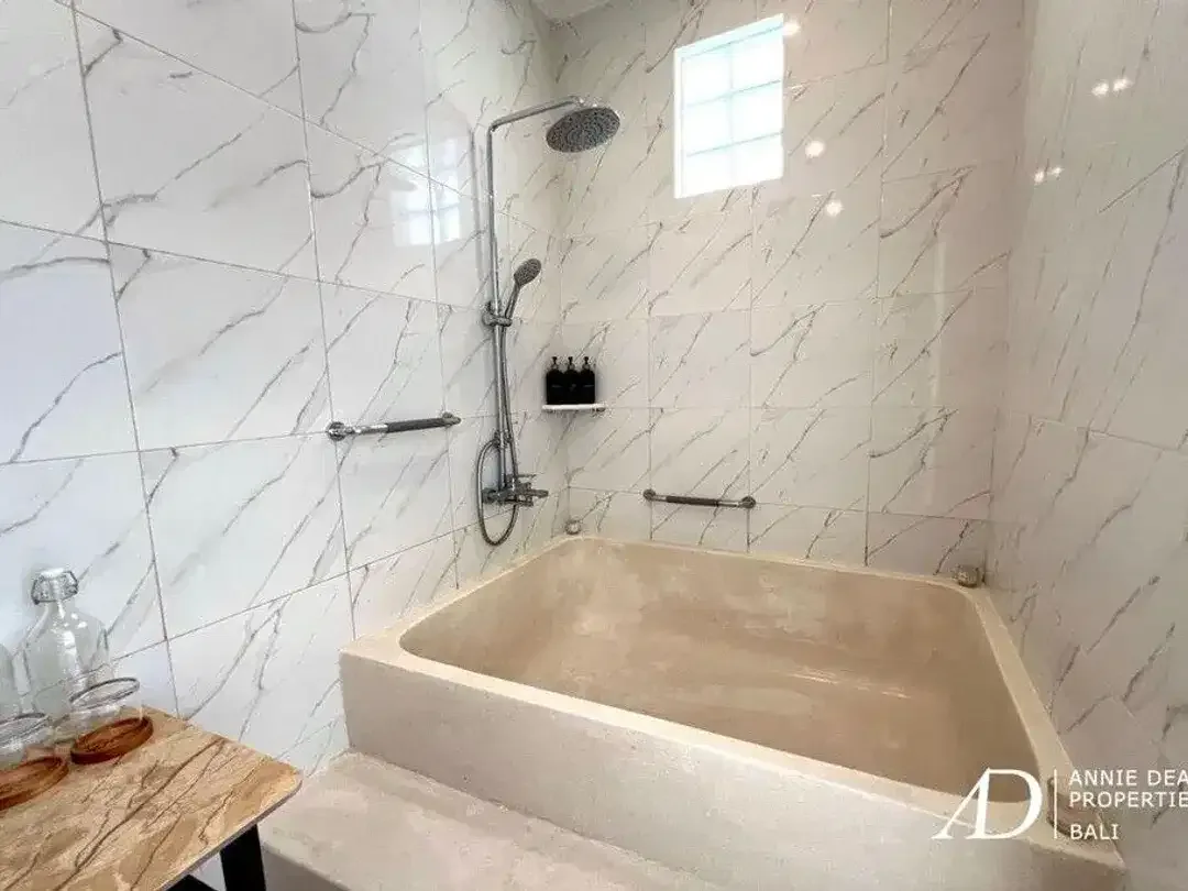 FREEHOLD | MODERN 3-BEDROOM VILLA IN KEROBOKAN NEAR CANGGU - Image 2 of 10