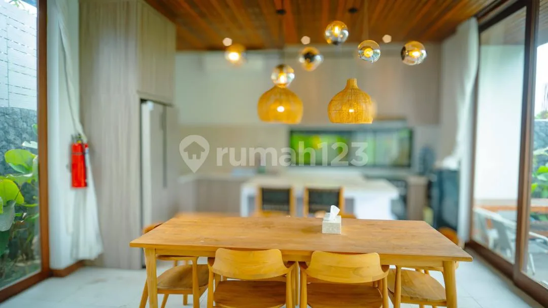 Villa Mewah Full Furnish With Pool Strategis Dekat Pantai, Canggu - Image 3 of 4