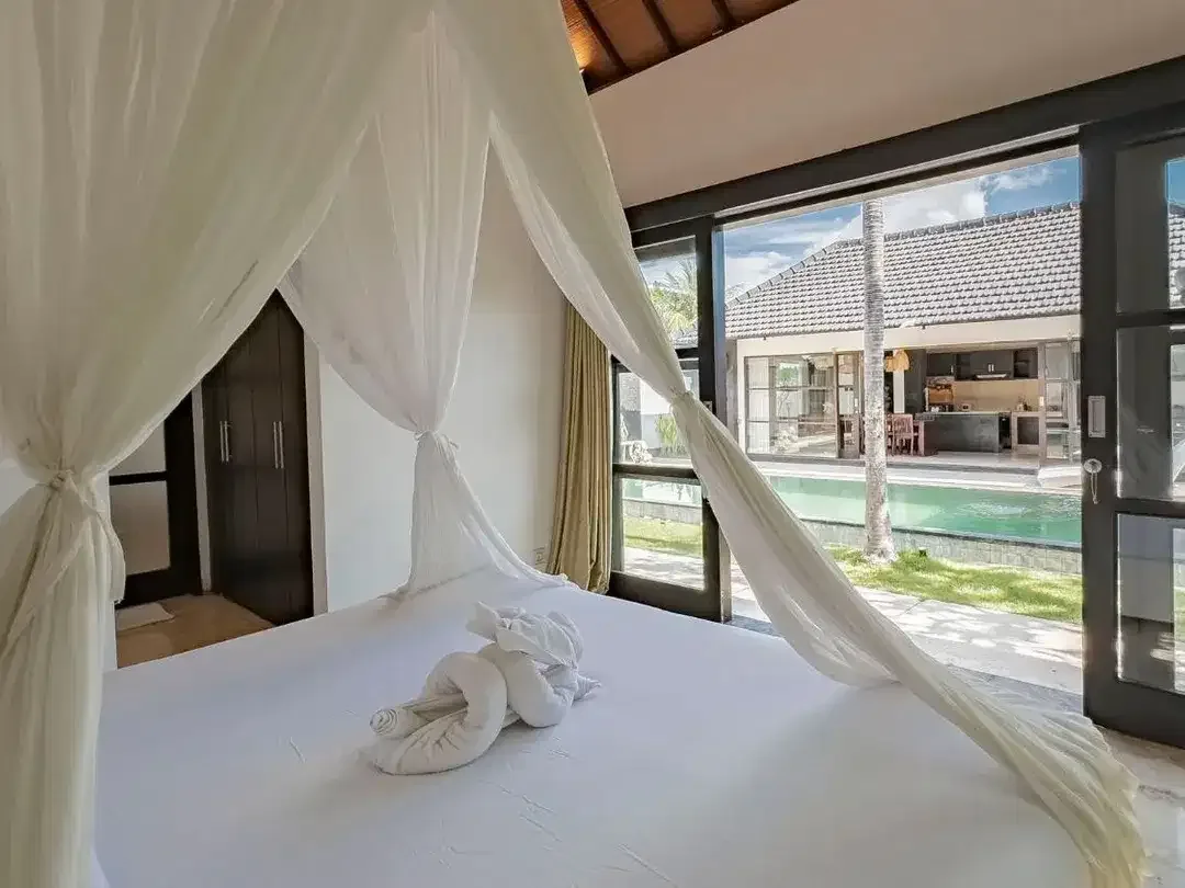 Premium 4-Bedroom Villa for Rent in Kerobokan Kelod – Peaceful Living Near Seminyak & Canggu - Image 7 of 10