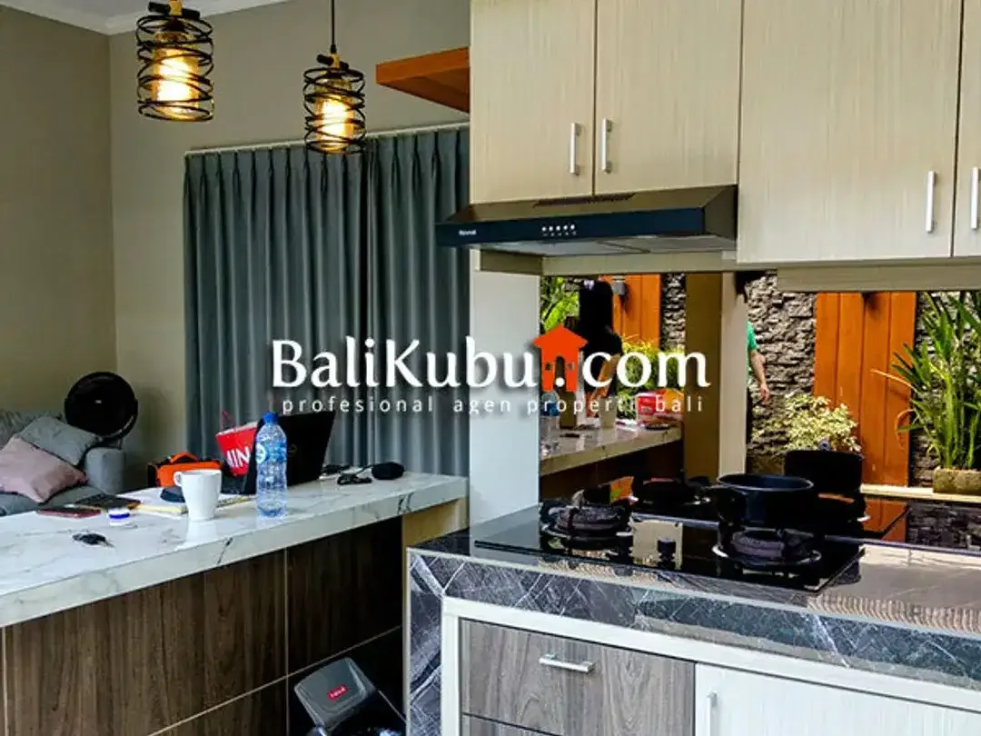 AMS-030.GRC | For Sale 3-BR Minimalist Villa in Kerobokan Dekat Canggu - Image 1 of 10