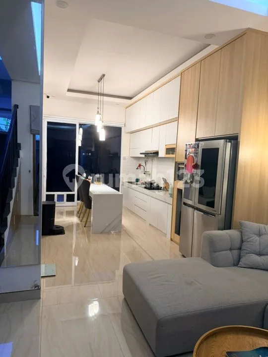Modern Three Bedroom House In Kerobokan Close To Canggu - Image 3 of 4