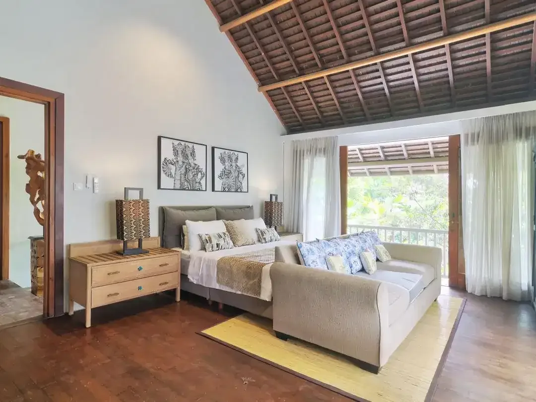 DIJUAL RUMAH BESAR DENGAN KOLAM RENANG – BIAUNG, KETEWEL - Image 2 of 10