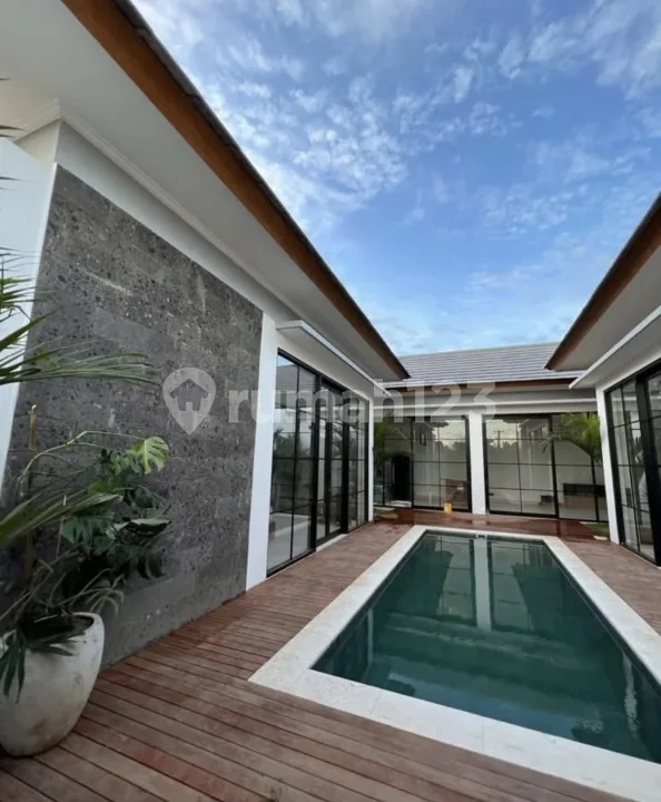 Villa Disewakan di Kerobokan Badung Bali Bali - Image 1 of 4