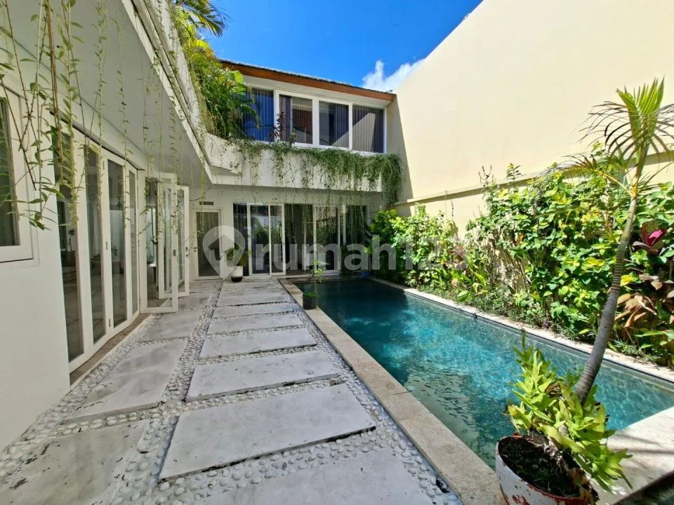 Modern Tropical 3Br Villa With Private Pool In Berawa Canggu - Image 1 of 4