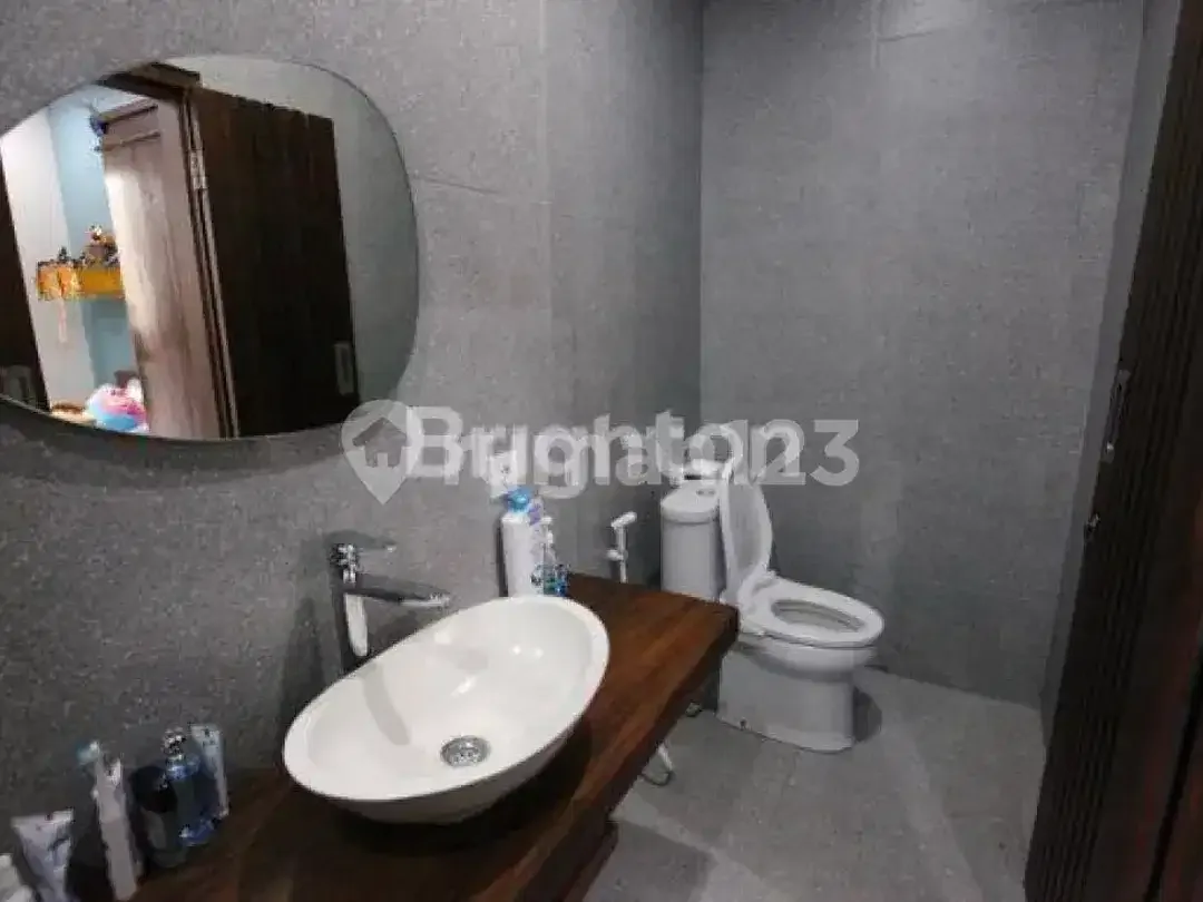 Dijual Villa Modern Dengan View Sawah Lokasi Strategis Seminyak - Image 8 of 8