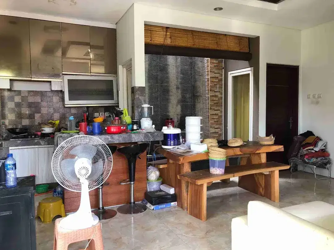 Rumah 3 Lantai Kokoh Desain Modern di Muding Kerobokan Bali - Image 2 of 10