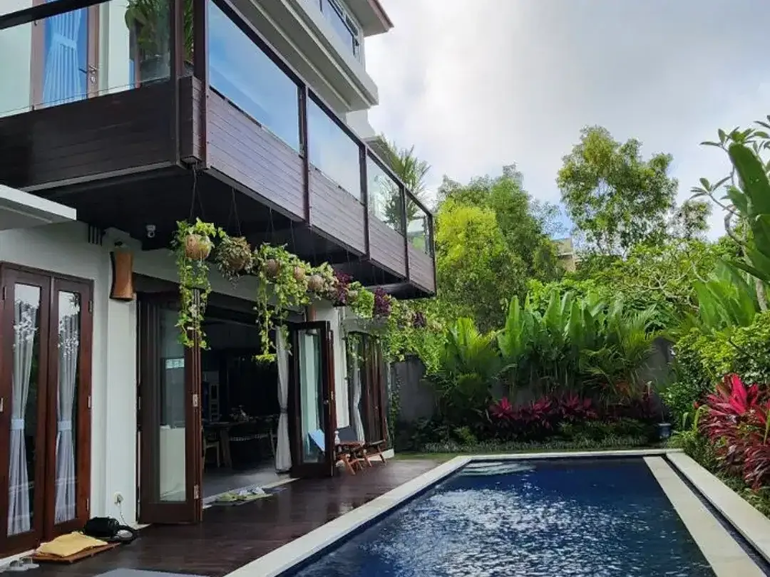 DISEWAKAN Vila Modern di Jantung Pecatu, Oasis Rooftop dengan Pemandangan Laut - Image 7 of 10