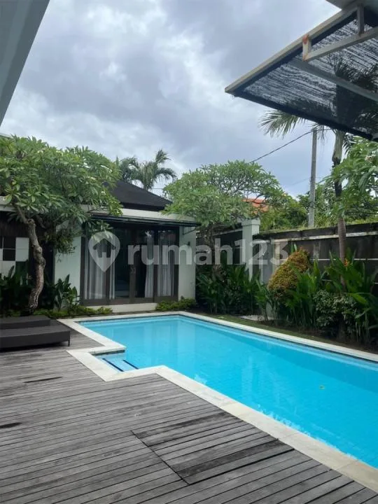 Villa 1 Lantai 3Br SHM di Kerobokan Dekat Seminyak & Canggu - Image 1 of 4