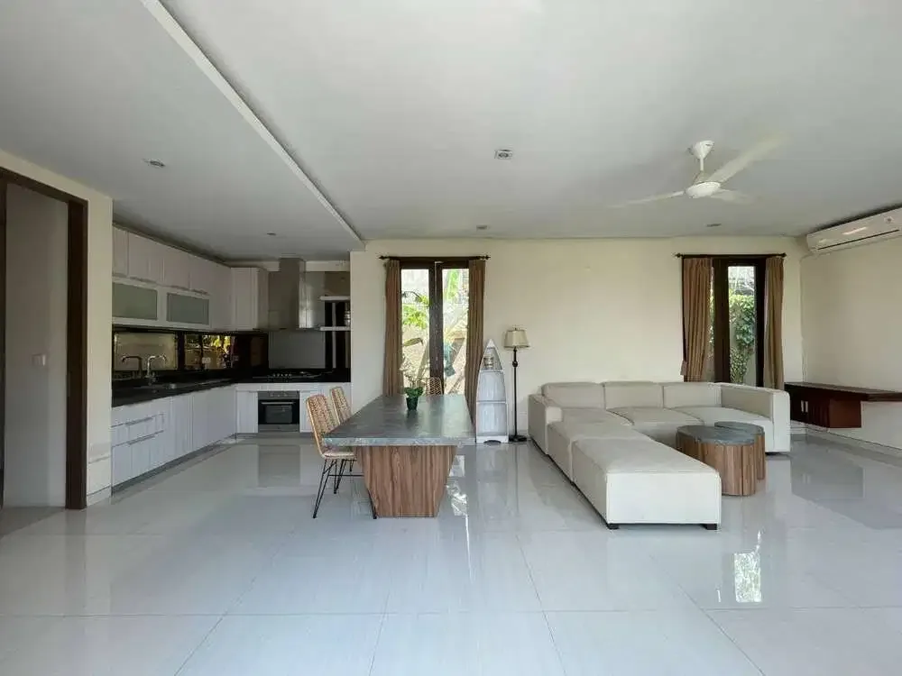 FOR SALE VILLA WITH AIRPORT AND OCEAN VIEW IN UNGASAN - Image 7 of 10