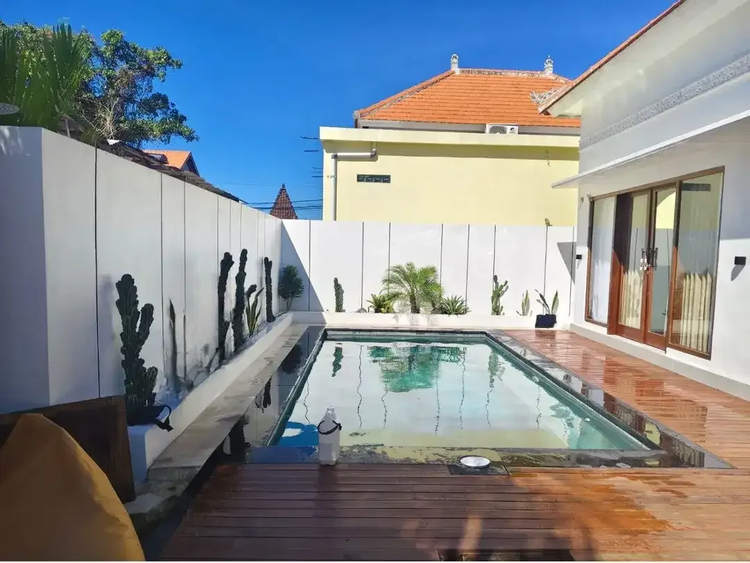 Villa Modern 2 Kamar Tidur Disewakan di Area Kerobokan Kelod - Image 2 of 5