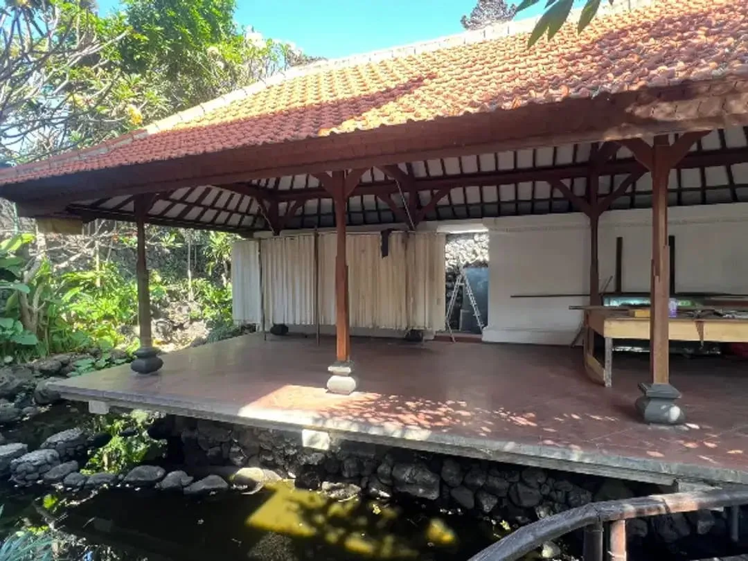 RUMAH LOKASI STRATEGIS TENGAH KOTA DI RAYA PUPUTAN RENON DENPASAR - Image 2 of 9