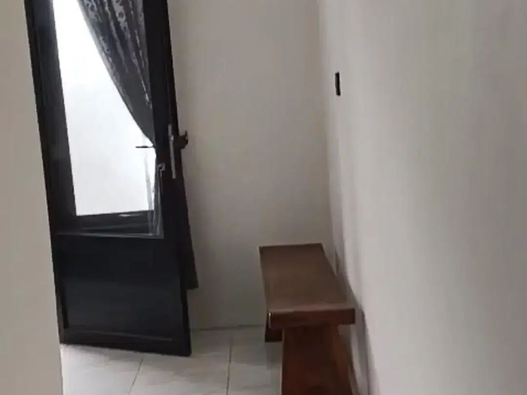 KONTRAKAN RUMAH SEMI FURNISHED JIMBARAN GERBANG SENDIRI - Image 4 of 10