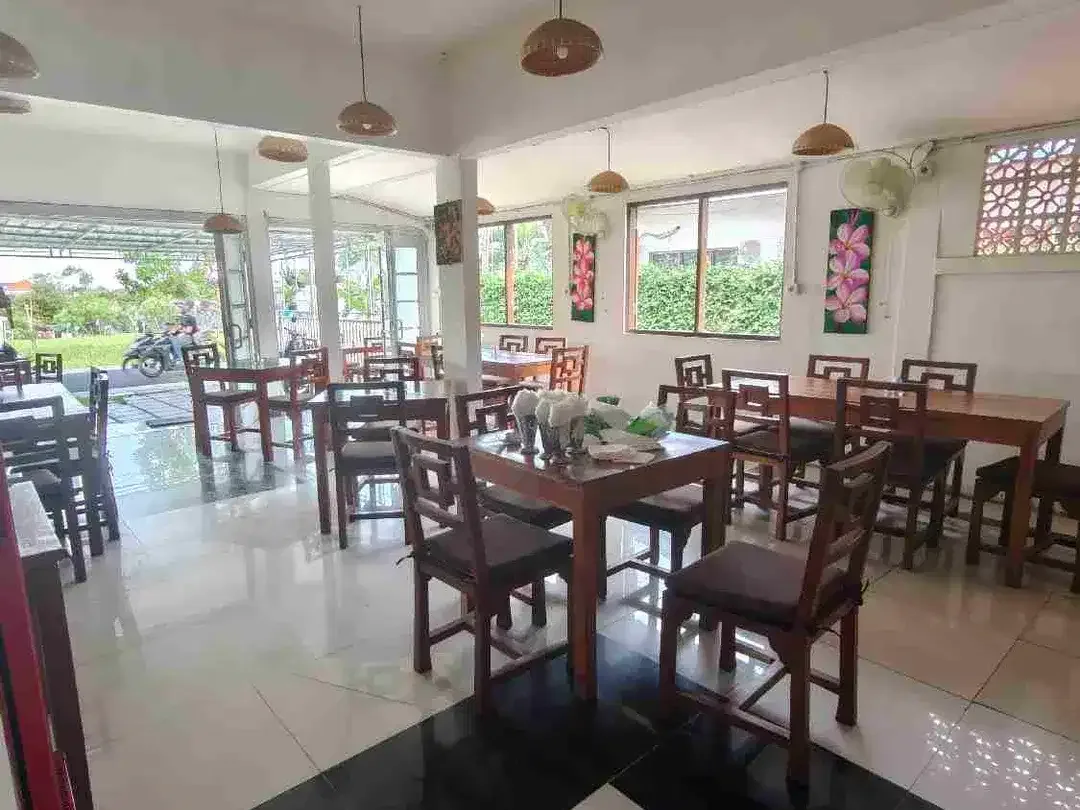 BUC over kontrak resto Masih operasi fully furnished strategis lingkungan villa bebas banjir - Image 3 of 10