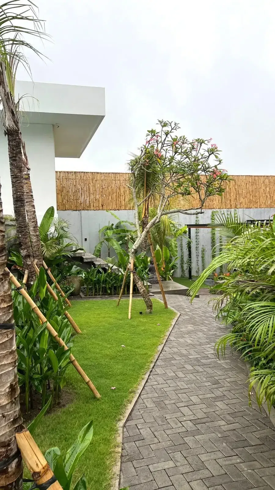 Villa Modern Mewah di Puri Gading Jimbaran, Kolam Besar - Image 8 of 10