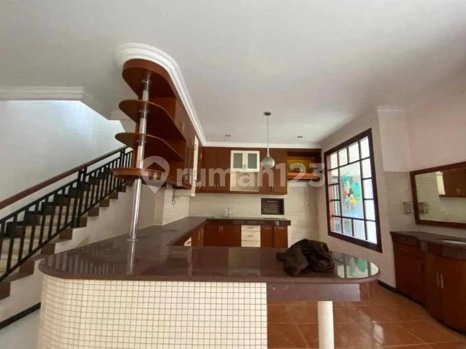 Rumah Besar 2 Lantai Strategis Pusat Kota, Gatsu Tengah, Denpasar - Image 4 of 4