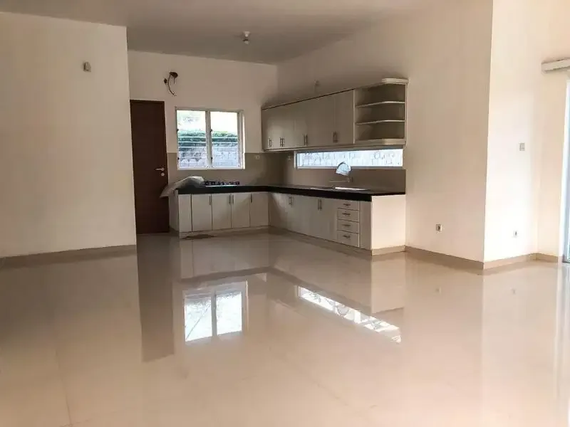 COMFORTABLE SPACIOUS VILLA IN THE HEART OF UMALAS KEROBOKAN - Image 2 of 10