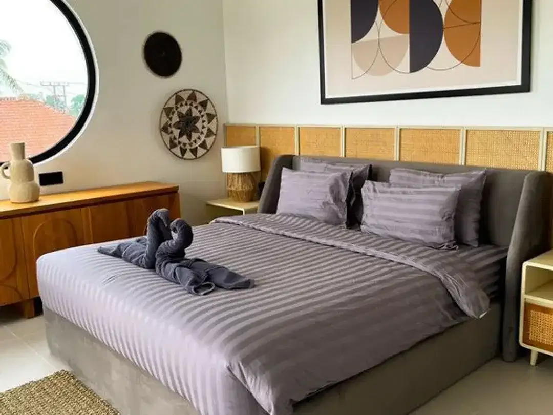 Elegant Tropical Villa With 28-Year Leasehold In Canggu - Image 3 of 9