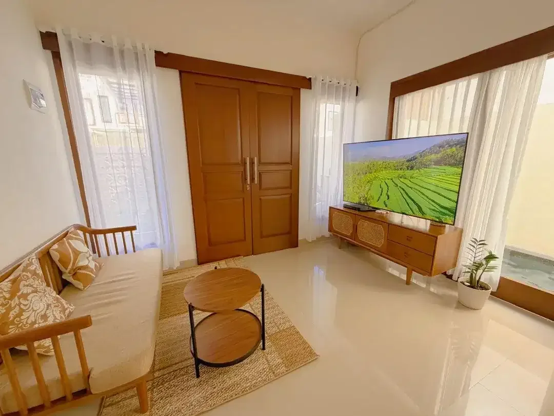 FOR RENT VILLA BARU 4 BR KAWASAN TENANG ONE GATE SECURITY DI JIMBARAN - Image 1 of 10