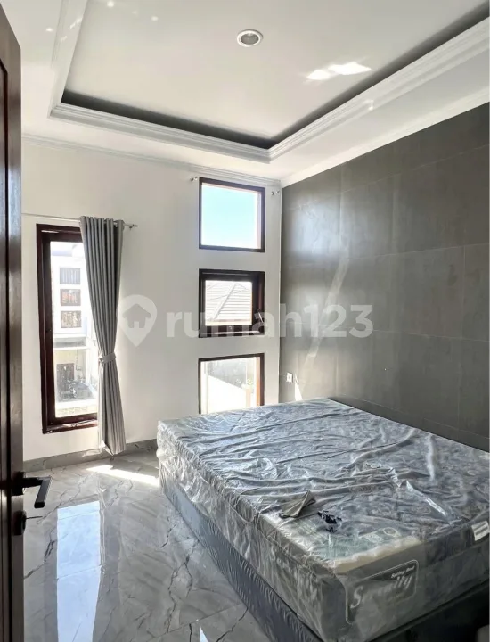 Dikontrakan Rumah 2 Lantai 3 Kamar Tidur Kediri Tabanan - Image 3 of 4