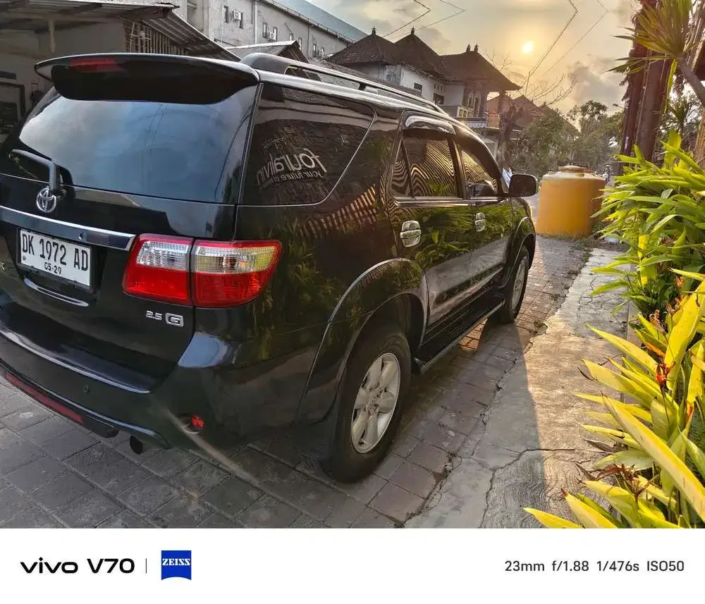 Toyota Fortuner 2011 Diesel - Image 6 of 10