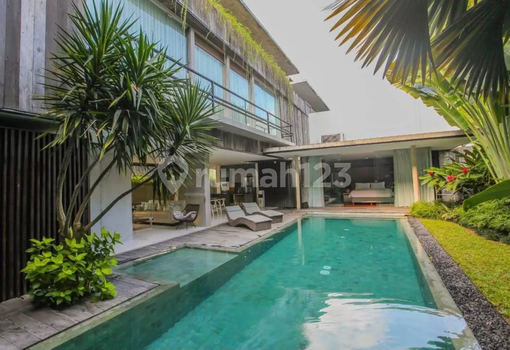 Luxury Villa 3 Bedrooms Villa Central Berawa - Image 2 of 4