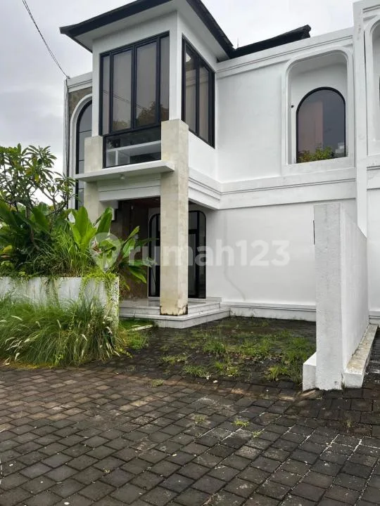 Modern Villa 3 Bedrooms Royal Garden Taman Giri 3 Bedrooms 177MÂ² - Image 2 of 4