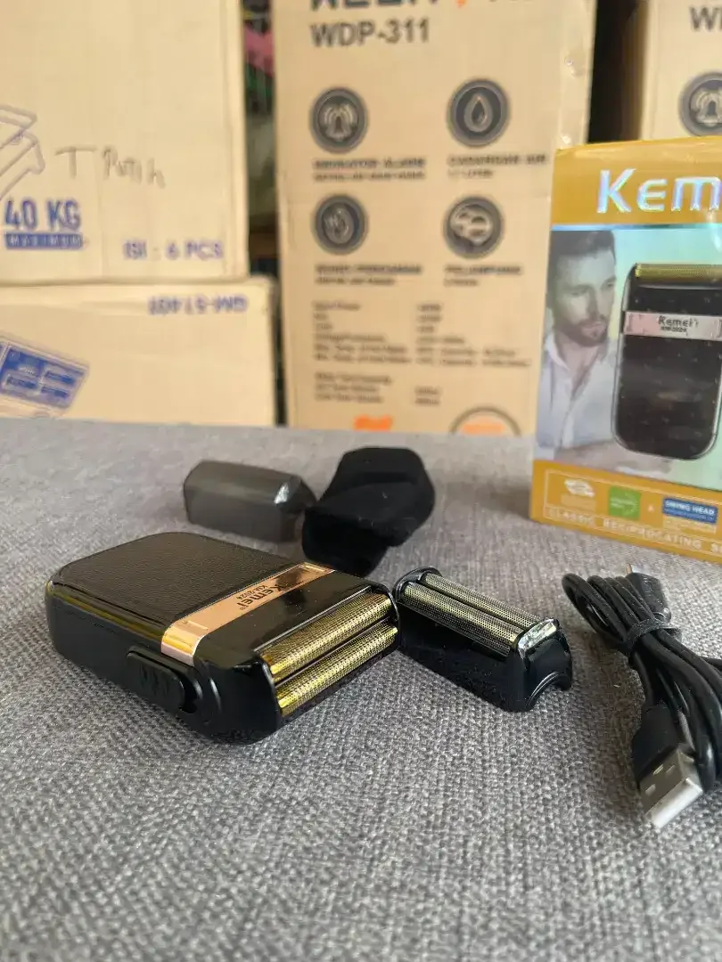 KEMEI 2024 original mesin pencukur kumis dan jenggot di cas - Image 1 of 2