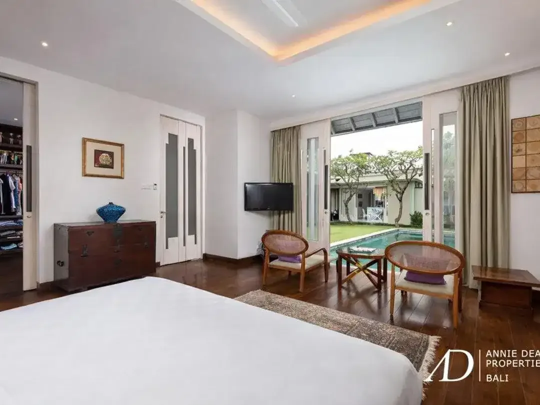 LEASEHOLD | PRIME SEMINYAK VILLA WITH PONDOK WISATA - 29 YEARS LEASE - Image 9 of 10