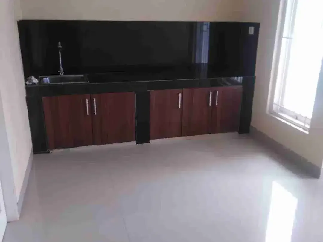 Buc Rumah LT 120M2 Ada 5Kamar Pusat Kota Jaya Giri Renon Jl6mtr Paving - Image 8 of 9