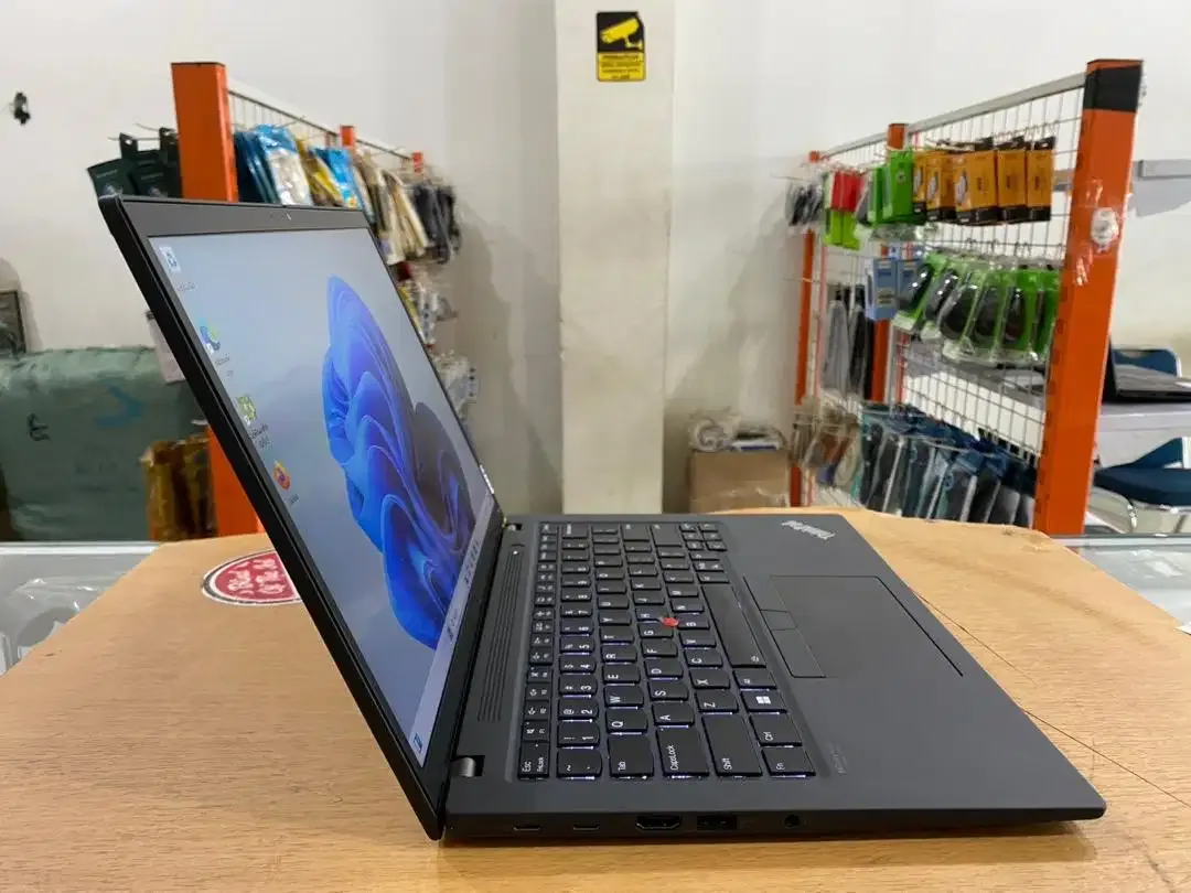 Lenovo ThinkPad T14S G3 Ryzen 5 PRO 6650U Ram 16GB SSD 512GB SlimMulus - Image 3 of 10