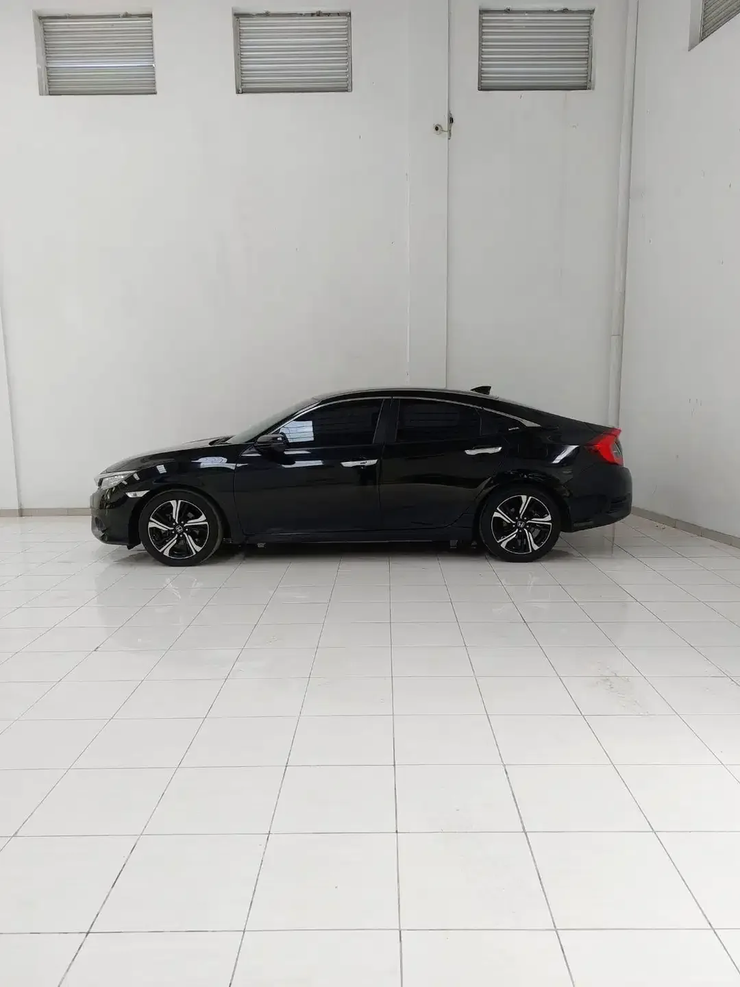 Honda Civic 1.5 Turbo Sedan 2018 - Image 5 of 10