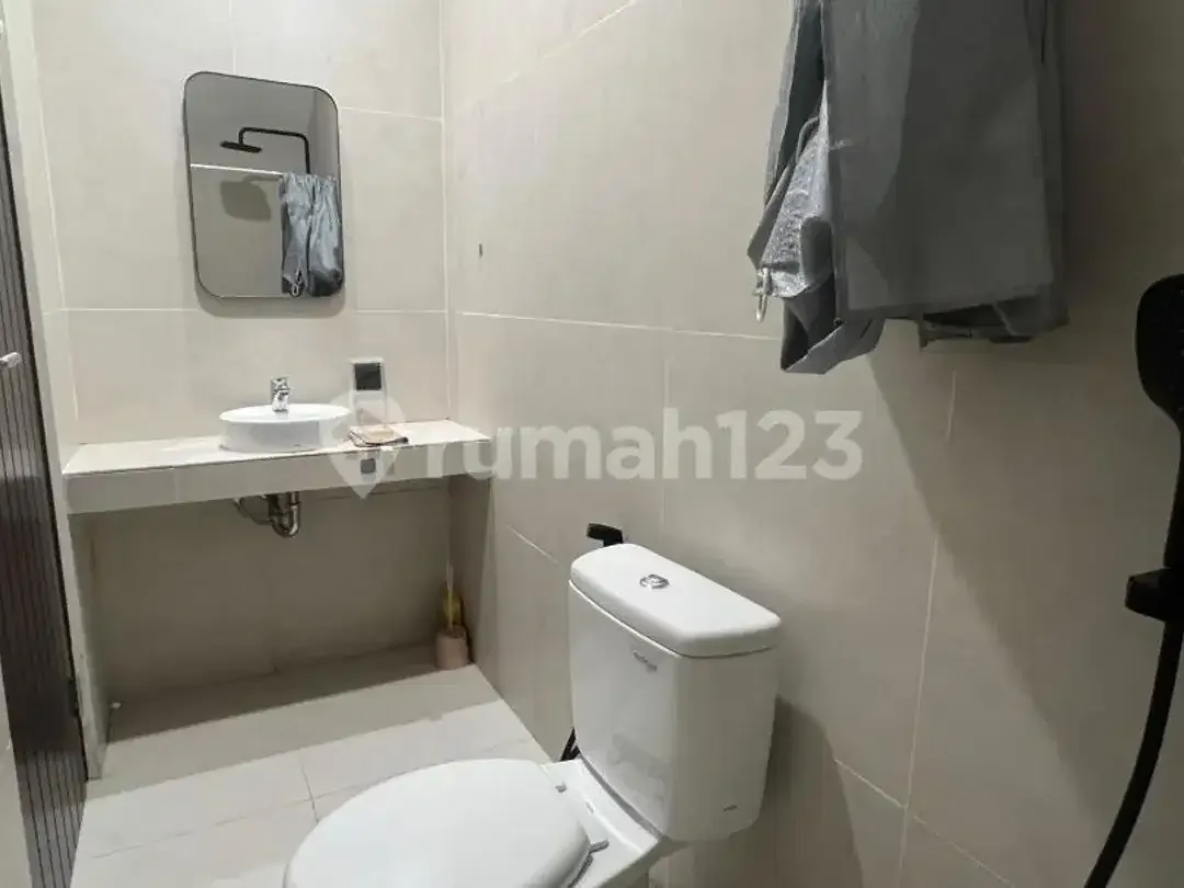Disewakan Rumah 2Lantaihanya 2Menit Dari Pintu Tol - Image 4 of 5