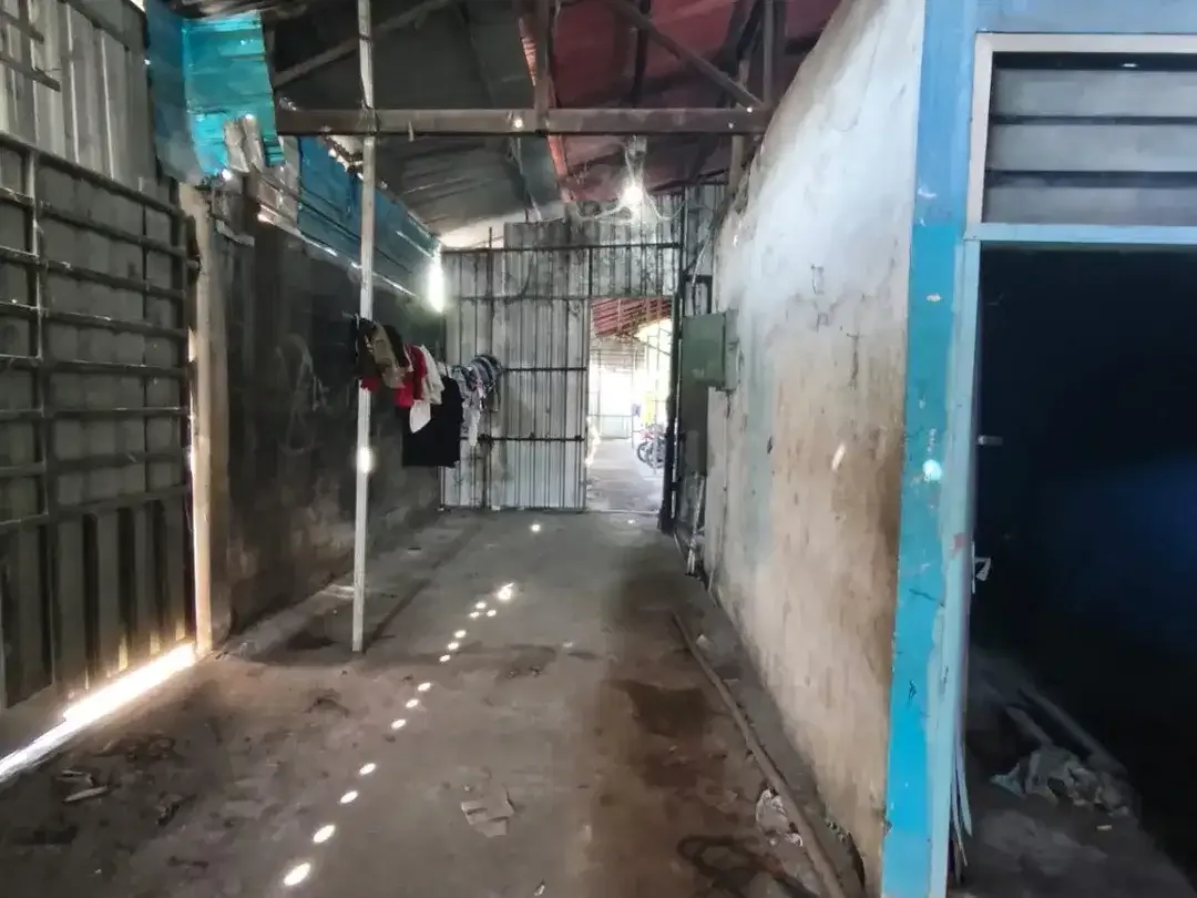 Gudang + Mess 400 m² Over Kontrak di Gatot Subroto Timur - Image 3 of 10