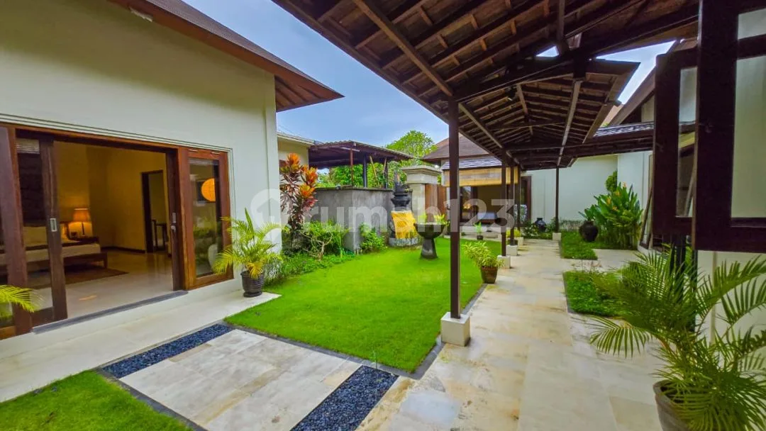 Villa Mewah Luas 5 Kt Kawasan Eksklusif Puri Gading Jimbaran Bali - Image 2 of 4