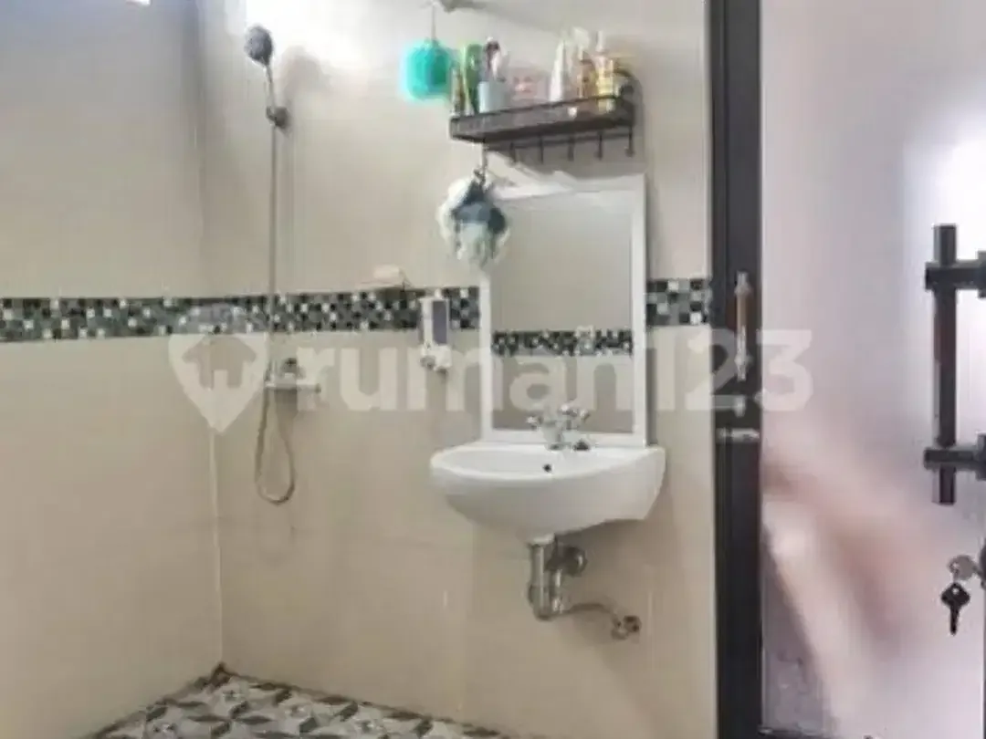 Full Furnished, Rumah, 2 Lantai, Siap Huni Dekat Semua Fasilitas - Image 4 of 5