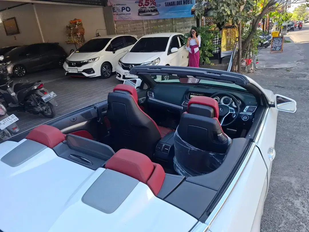 Mercedez benz  E200 AMG Cabrio - Image 5 of 6