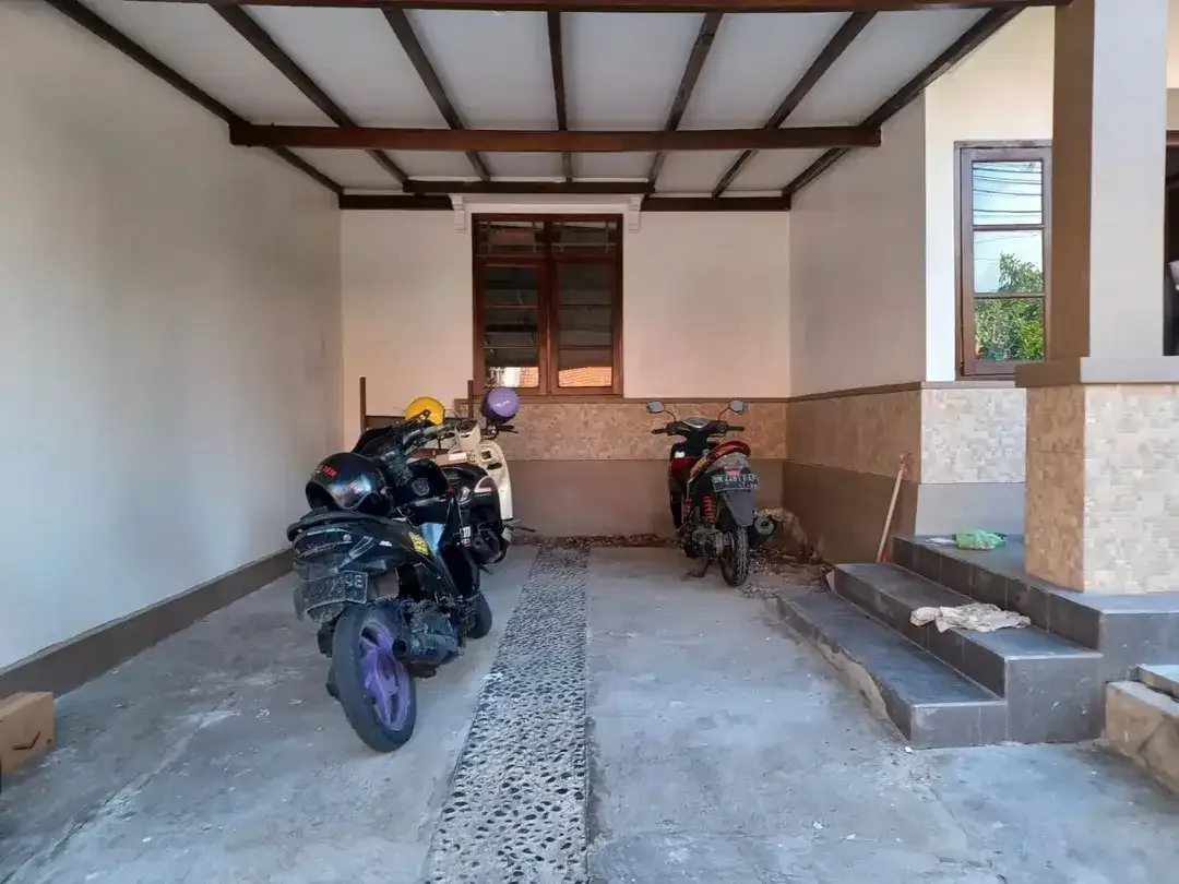 Rumah 2 Kamar Tidur Lokasi Strategis di Perumahan Taman Griya Jimbaran - Image 2 of 10