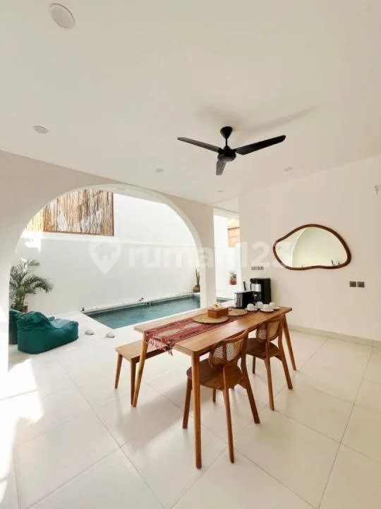 Modern Tropical Mediteranean Style Villa At Cluster Onegate System Area Jalan Batan Kangin , Padonan Canggu Near Batu Bolong Canggu...550 Meters To Raw Gym Bali , 5 Minutes To Bali Social Club , 10 - Image 2 of 4