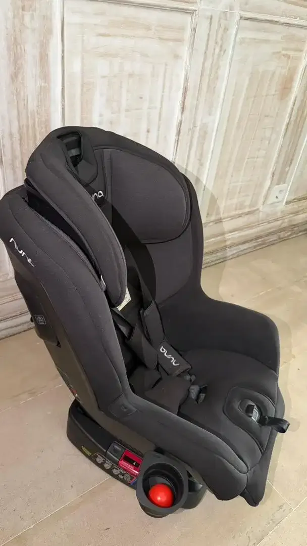 Preloved Car Seat Nuna warna Hitam - Image 3 of 4