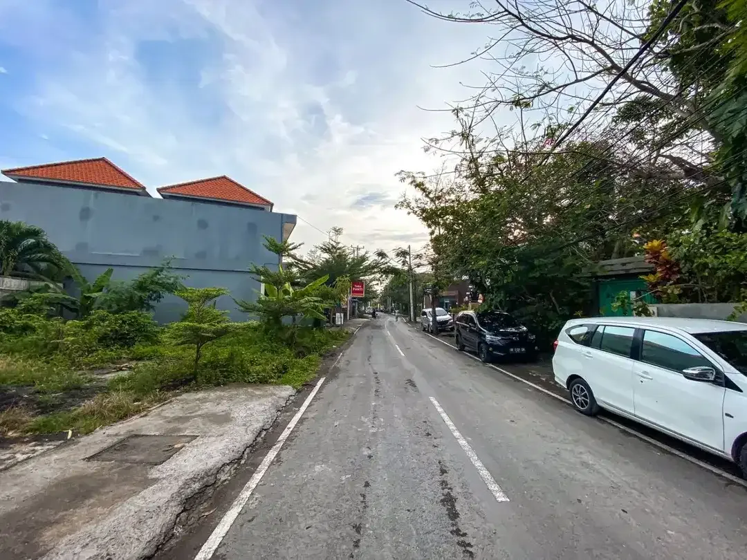 DIJUAL TANAH PINGGIR SUNGAI DEKAT PANTAI BERAWA BALI - Image 2 of 10