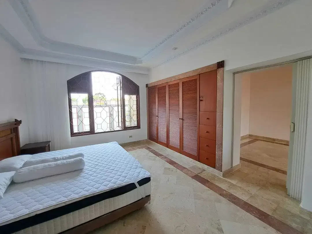 Rumah Sangat Mewah Luxury Semi Furnished Lokasi Premium Renon - Image 5 of 10