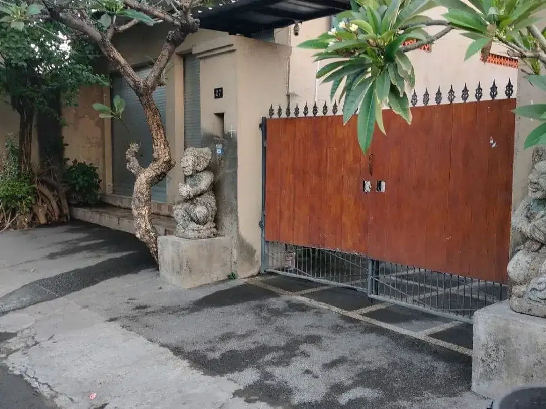 Dijual tanah Isi bangunan toko + kost 6 kmr Lokasi tkd batanghari Panjer Denpasar Selatan - Image 1 of 5