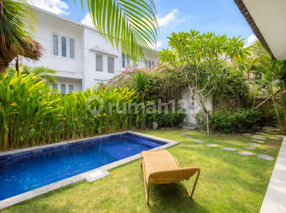 Villa 3 Kamar di Padang Linjong dengan Taman Luas 4 Mnt ke Pantai - Image 2 of 4
