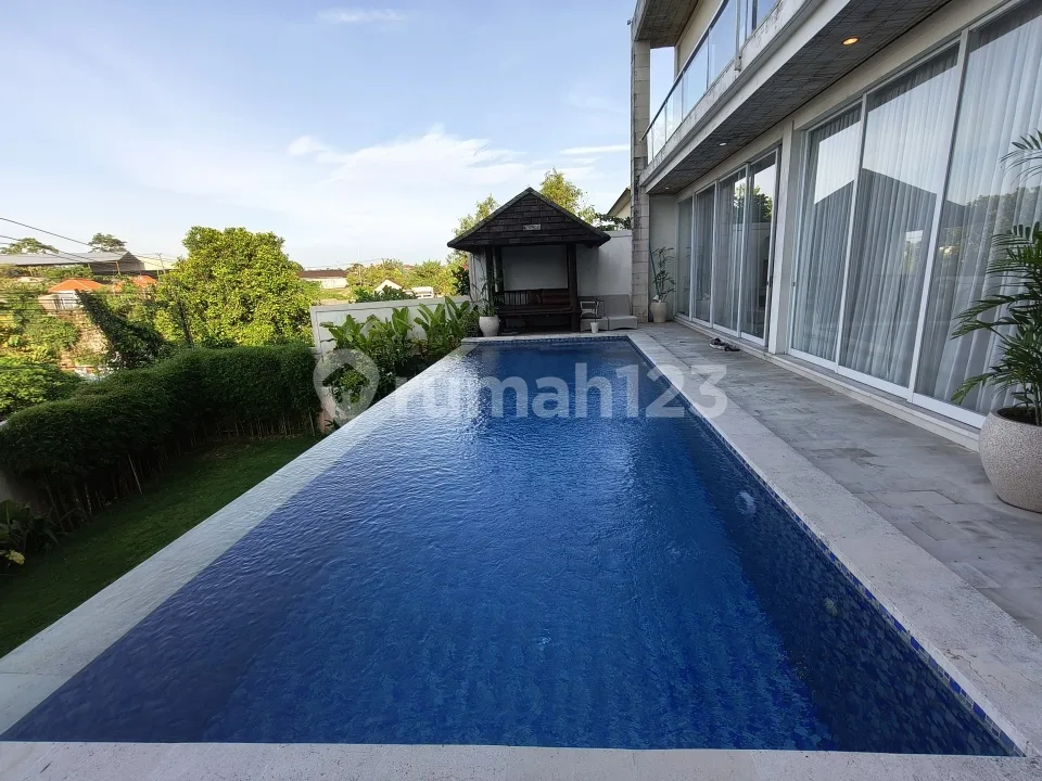 Villa Modern High Ceiling Dekat Pantai Pandawa dan Pantai Melasti - Image 1 of 4