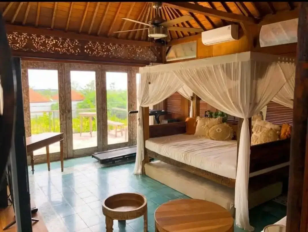 Villa Mewah Gaya Kolonial 5 Kamar di Umalas Bali - Image 9 of 10
